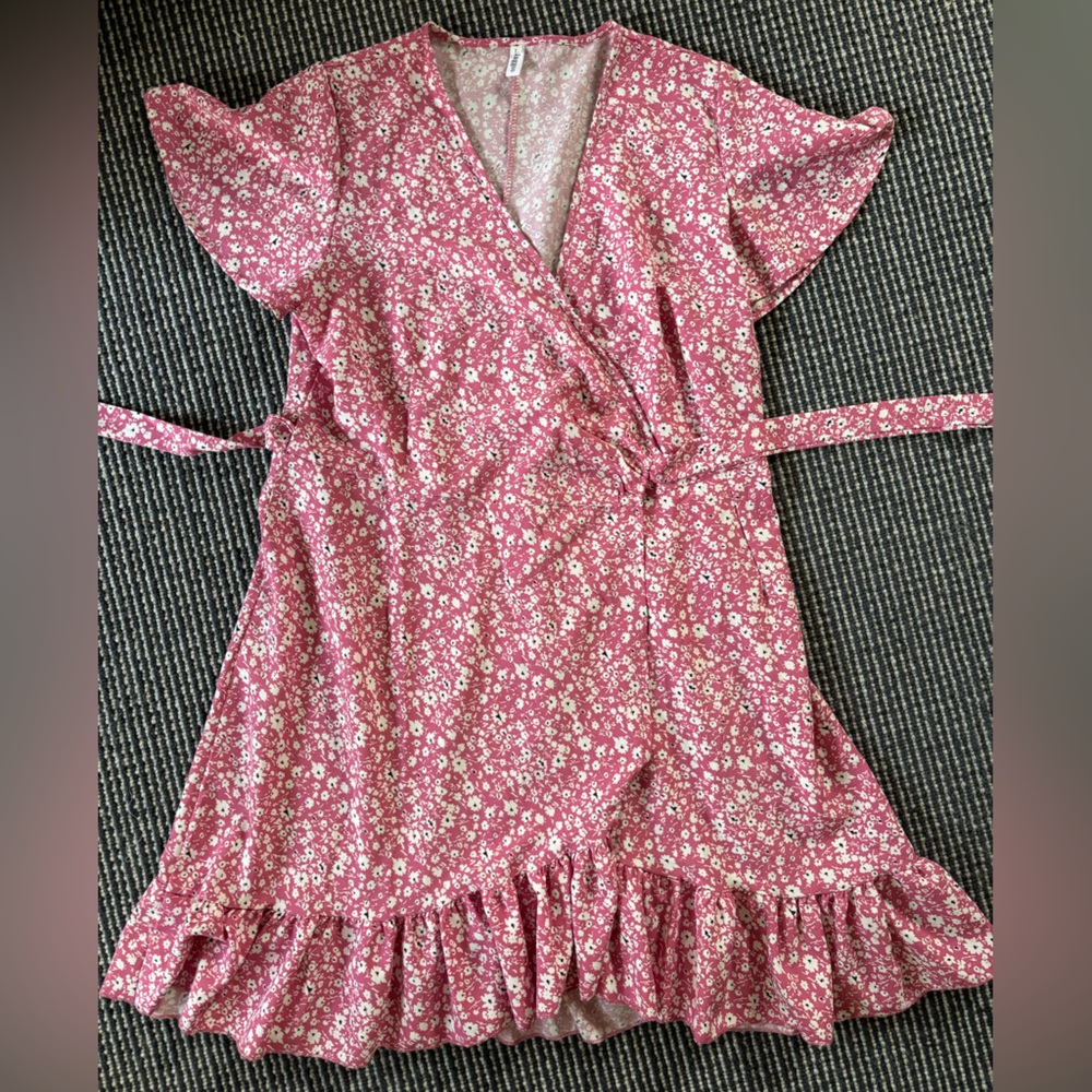 Pink and white floral wrap-dress